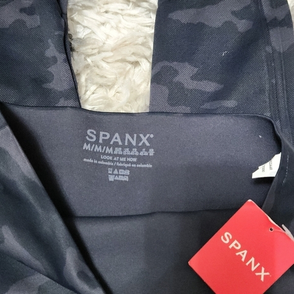 NWT Spanx Look at Me Now Black Camo ecocare seamless Leggings M - Picture 4 of 8